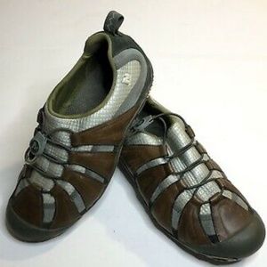 MERRELL Caper Walking Sneaker (7- 7.5)